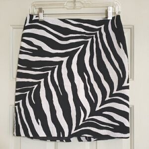 TALBOTS Talbots Textured Zebra Print Skirt • Black/White • Lined • PETITE